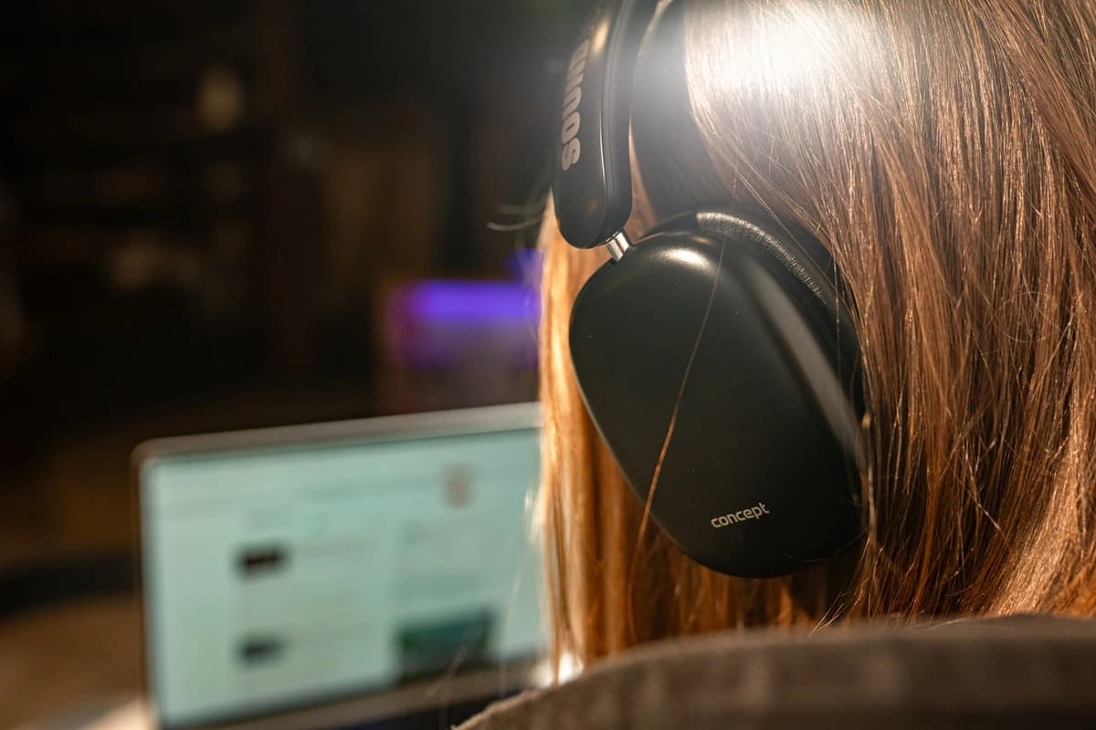 Concept Bezdrátová sluchátka SoundJoy HS4060 - náhled 5