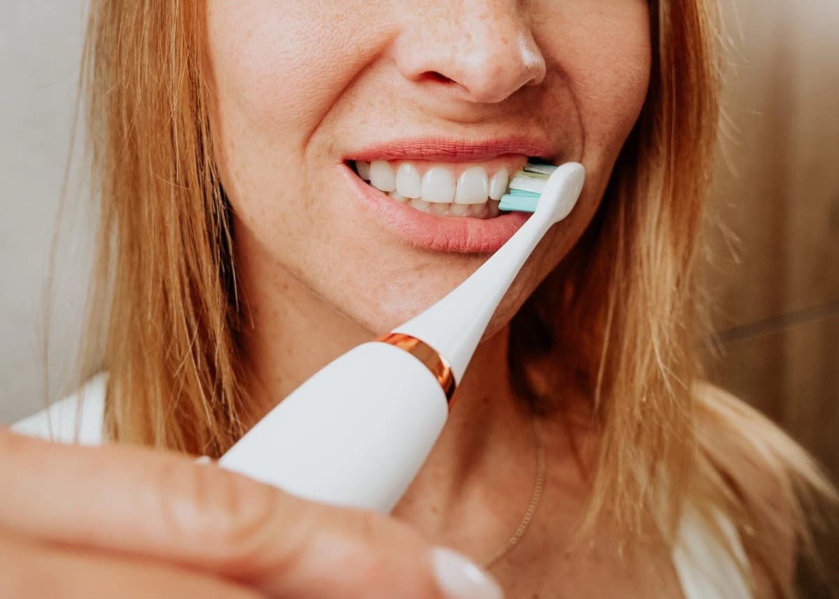 Concept Sonický zubní kartáček s cestovním pouzdrem PERFECT SMILE, white ZK7010 - náhled 4